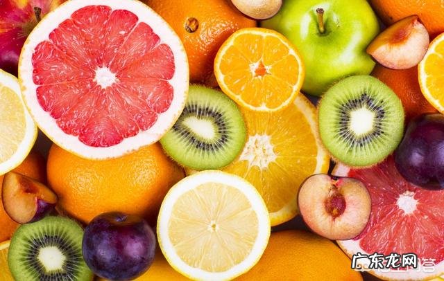 美白产品烟酰胺好,还是果酸好呢