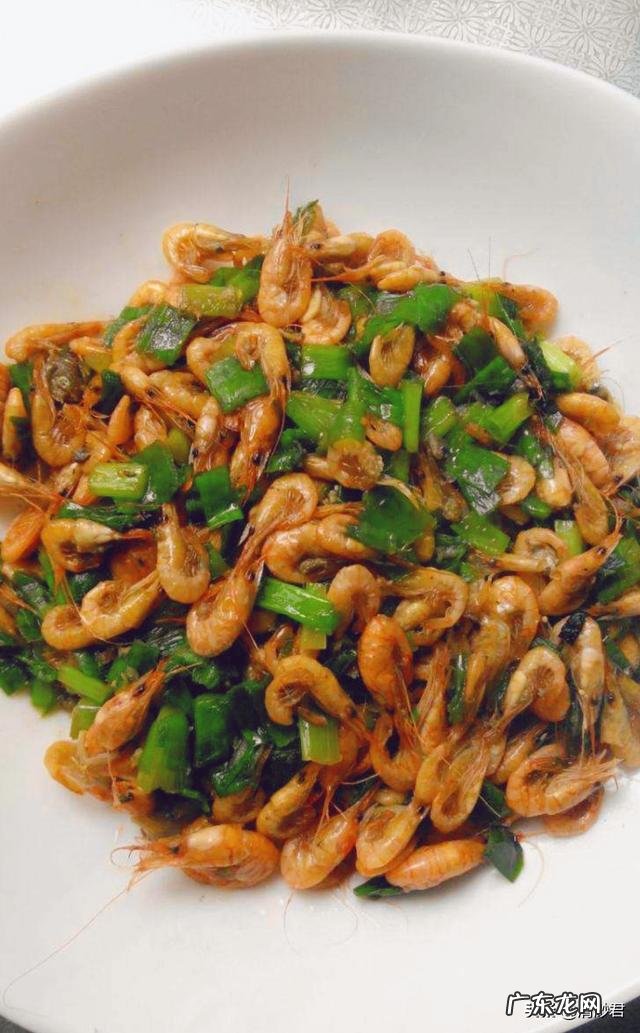 从老家带回好多小葱,除了蘸酱,拌豆腐摊鸡蛋,还有别的吃法吗