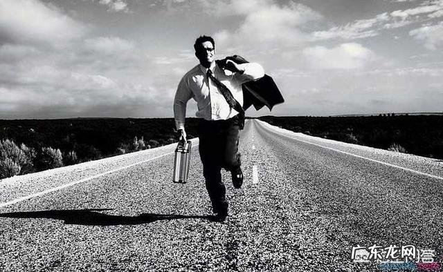 做销售的你一般跟客户聊什么话题,可以迅速拉近关系呢