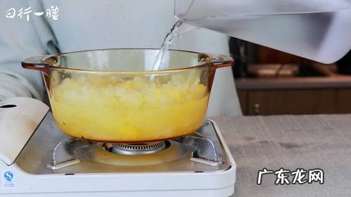 枸杞菠萝银耳汤，开胃爽口，滋阴润肺