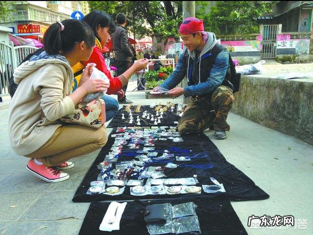 平时感觉烦心,怎么放松心情,唱歌,跑步,打球,还是什么方式