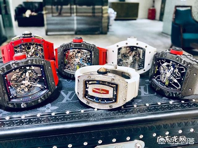 最近想买一块机械表,听朋友说一万块以下都是假的,是这样吗