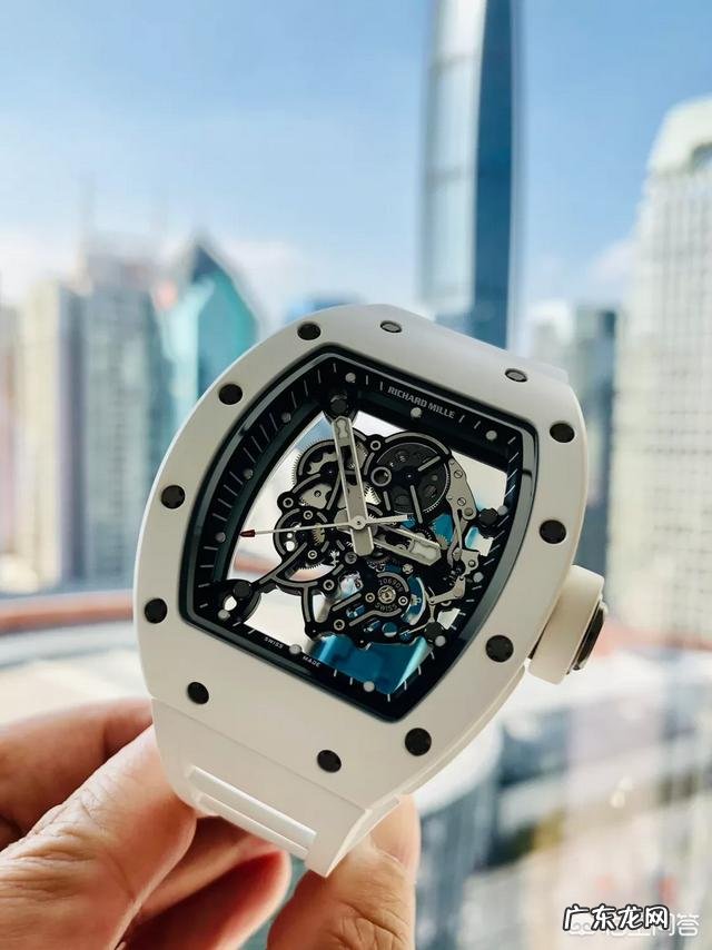 最近想买一块机械表,听朋友说一万块以下都是假的,是这样吗