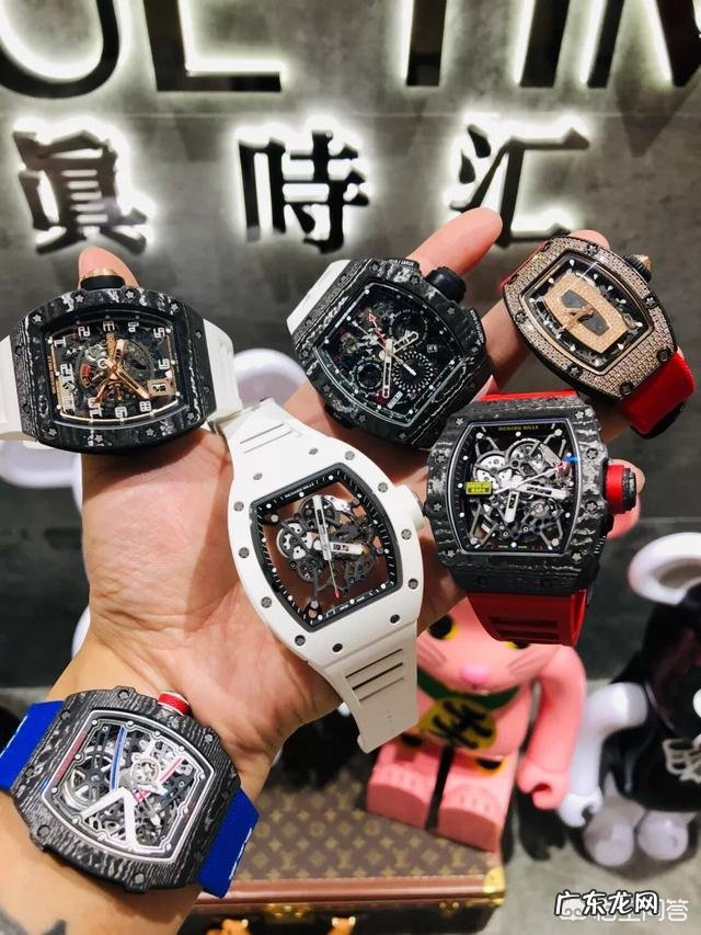 最近想买一块机械表,听朋友说一万块以下都是假的,是这样吗