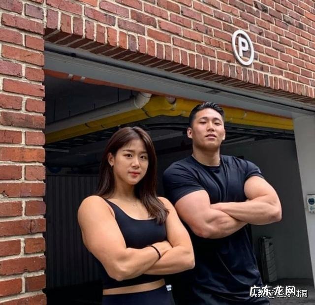 有的徒手健身的人也会吃蛋白粉,为何还练不出健身房的大块头呢