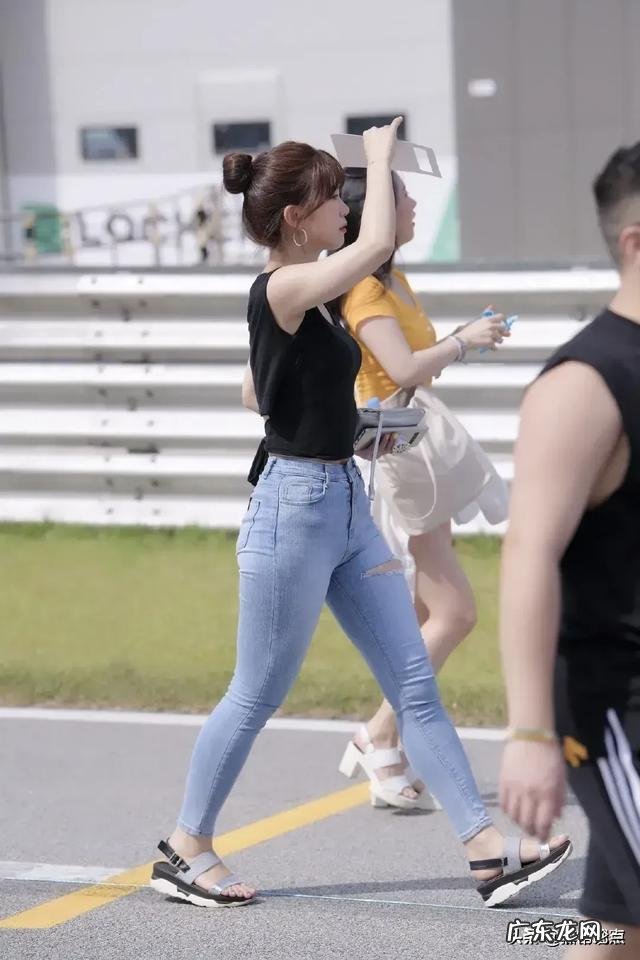 喜欢坐着,屁股又圆又大。怎么才可以让臀部瘦下来