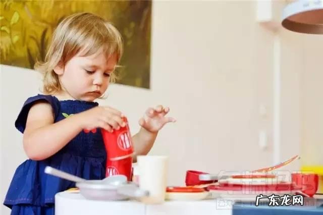 让孩子干家务学会独立 让孩子独立完成家务活是很重要的