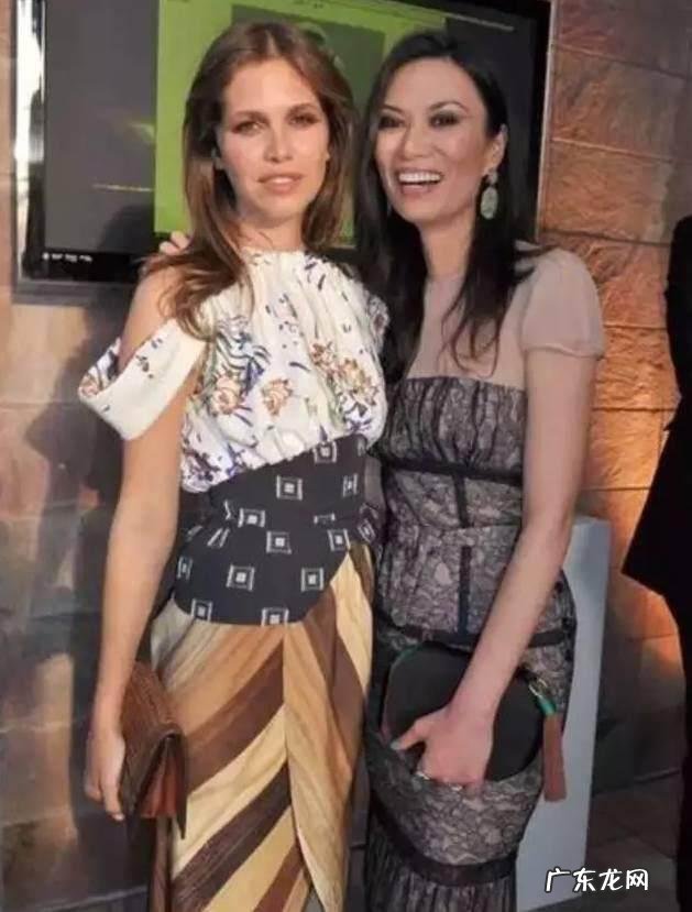 邓文迪48岁牵手21岁小男友,她究竟有多大魅力