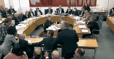 邓文迪48岁牵手21岁小男友,她究竟有多大魅力