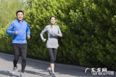 45岁偏胖中年大叔，应该如何通过跑步健身有哪些需要注意的问题