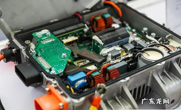 最近老是听说汽车行业缺芯片,芯片到底是什么,我们造不出来吗