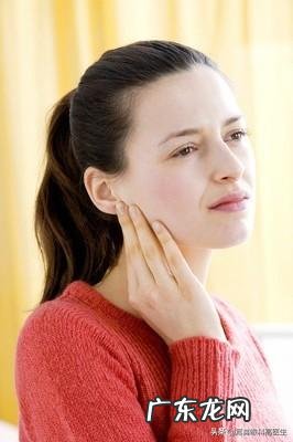 耳朵一直都有一阵阵的痛是怎么回事