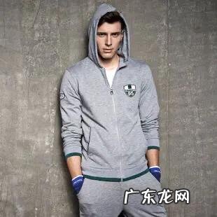 跑步有半个月了,想问下各路跑步大神秋天跑步的衣服应该怎么搭配