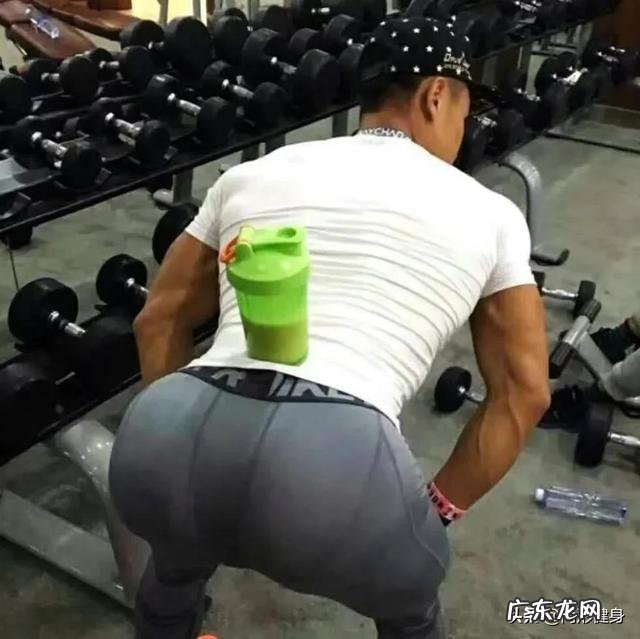 男人臀部两侧的肌肉该怎么锻炼