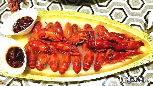 又到了吃小龙虾的季节,吃小龙虾要注意些什么呢