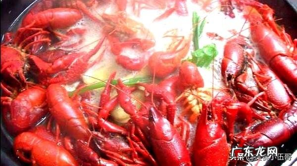 又到了吃小龙虾的季节,吃小龙虾要注意些什么呢