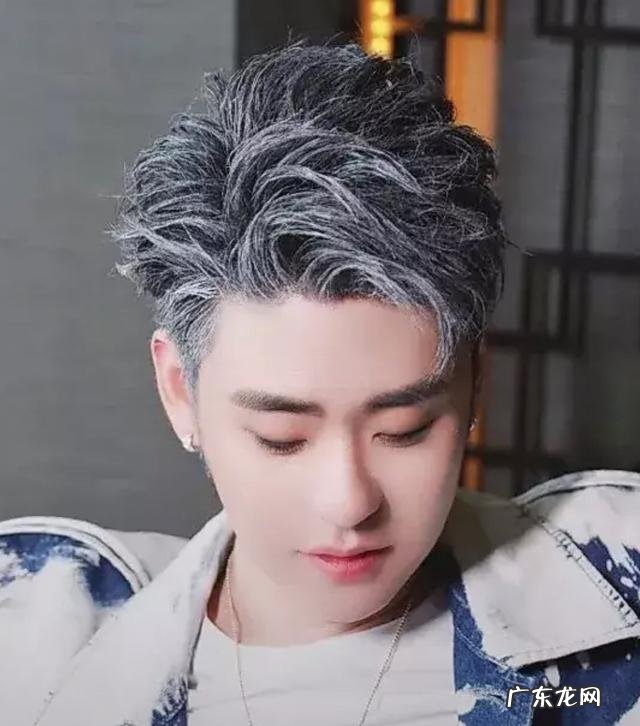 13岁女孩叛逆,晚上偷偷玩手机到12:00怎么办