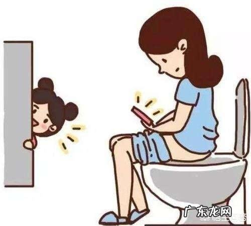 两个月的宝宝抱起来就睡觉,放下就哭闹,是为什么呢