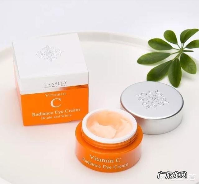 眼睛周围有黑眼圈和脂肪粒,应该选择什么眼霜呢