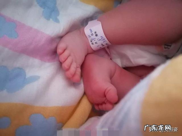 产后第几天可以不用带帽子了,我40天了还在带帽子