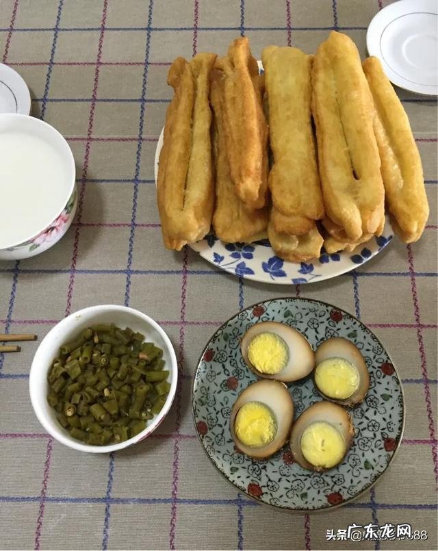 早餐你一般会吃些什么为什么这样搭配餐品呢