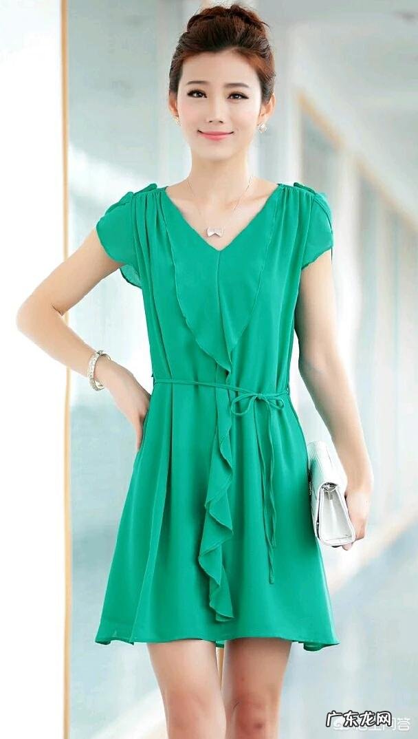 45岁女性，身高153厘米，体重60公斤，适合穿什么衣服好看