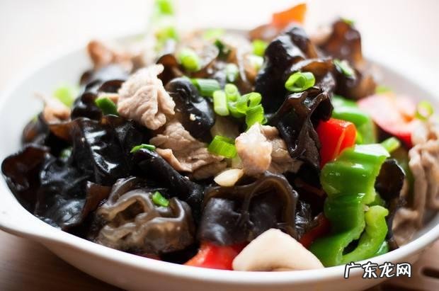 炒木耳不炸锅的方法有哪些