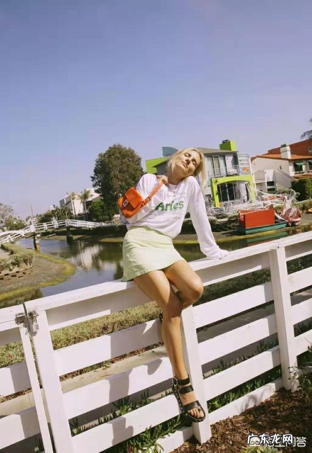 今年流行的牛油果绿色应该如何搭配呢