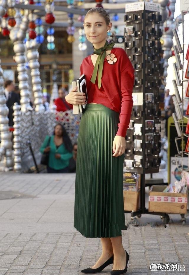 今年夏天最火的牛油果绿色衣服,有没有搭配技巧