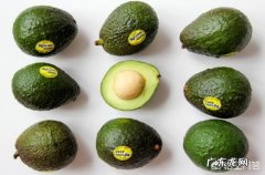 今年夏天最火的牛油果绿色衣服，有没有搭配技巧