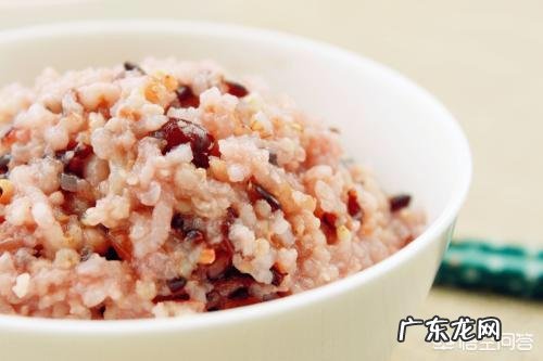 在有油和盐这个大学饮食环境下，如何在保持训练时减少体脂