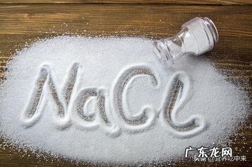 在有油和盐这个大学饮食环境下，如何在保持训练时减少体脂