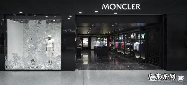 杨幂机场街拍太赞,是时尚感太高还是太时髦