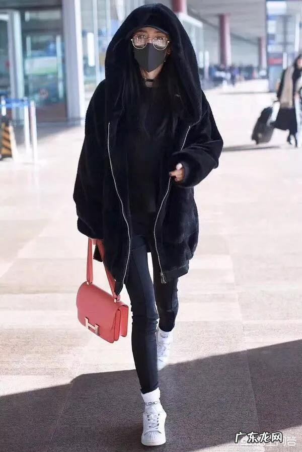 杨幂机场街拍太赞,是时尚感太高还是太时髦