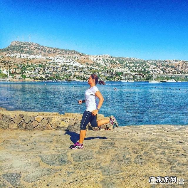 每天跑步5公里会不会伤膝盖跑步应该怎样保护膝盖呢