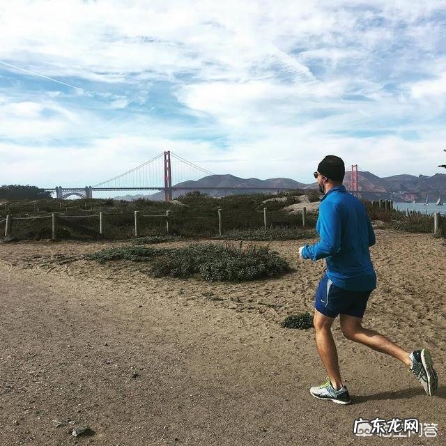 每天跑步5公里会不会伤膝盖跑步应该怎样保护膝盖呢