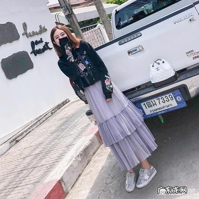 脸小上身丰满胯宽腿粗怎么穿衣比较好