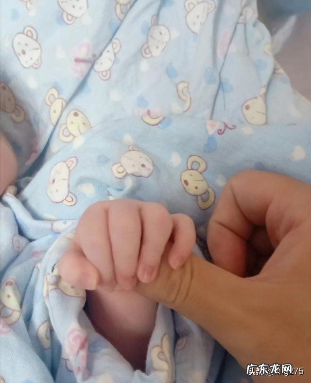 脸小上身丰满胯宽腿粗怎么穿衣比较好