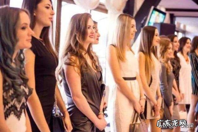 夏季的服装颜色搭配哪些显瘦