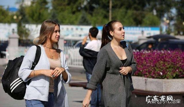 夏季的服装颜色搭配哪些显瘦