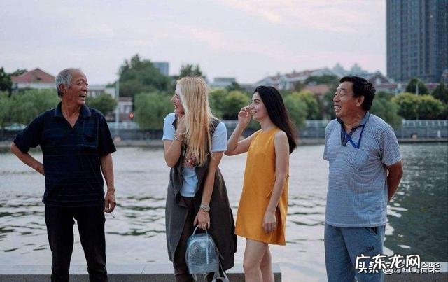 夏季的服装颜色搭配哪些显瘦