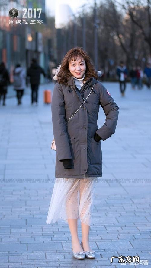 在秋冬的时候,苹果形身材的人应该如何穿搭