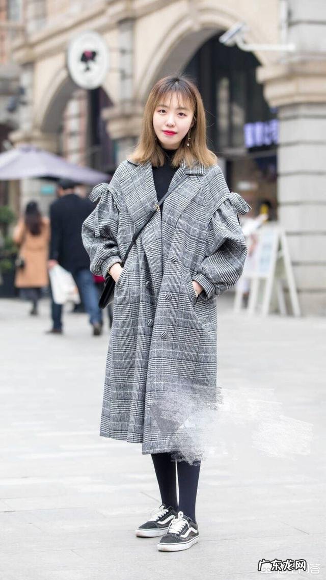 在秋冬的时候,苹果形身材的人应该如何穿搭