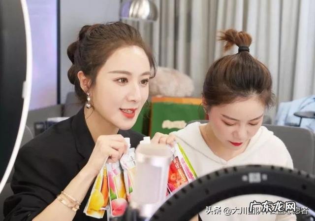 如何看待李佳琦薇娅直播一晚收入6到8亿,成为了全民讨论的热点