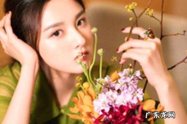 宋祖儿手上再度出现疤痕,她真的在催吐减肥吗