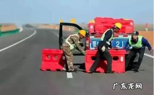 中国沙漠无人区里的高速,竟然比美国66号公路还美,你知道吗