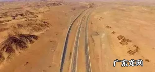中国沙漠无人区里的高速,竟然比美国66号公路还美,你知道吗