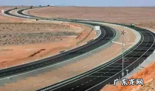 中国沙漠无人区里的高速,竟然比美国66号公路还美,你知道吗