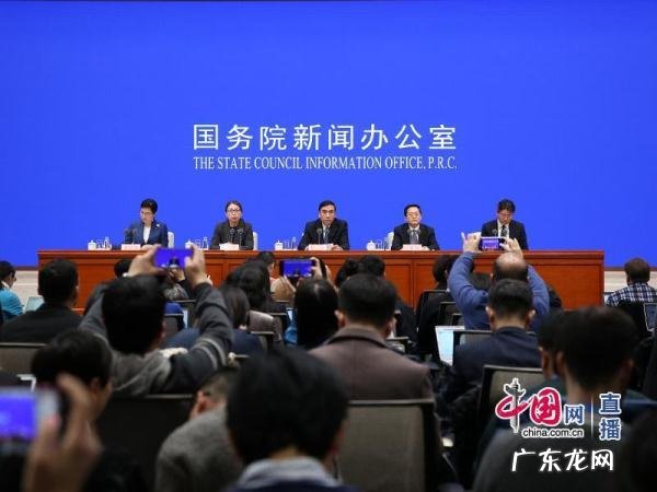 现在新型肺炎病毒是怎么感染的 在家里如何预防新型冠状病毒肺炎