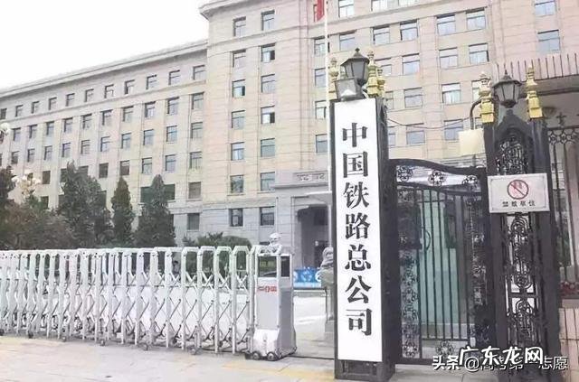 请问有没有哪个学校读大学毕业后可以直接安排到大企业上班的